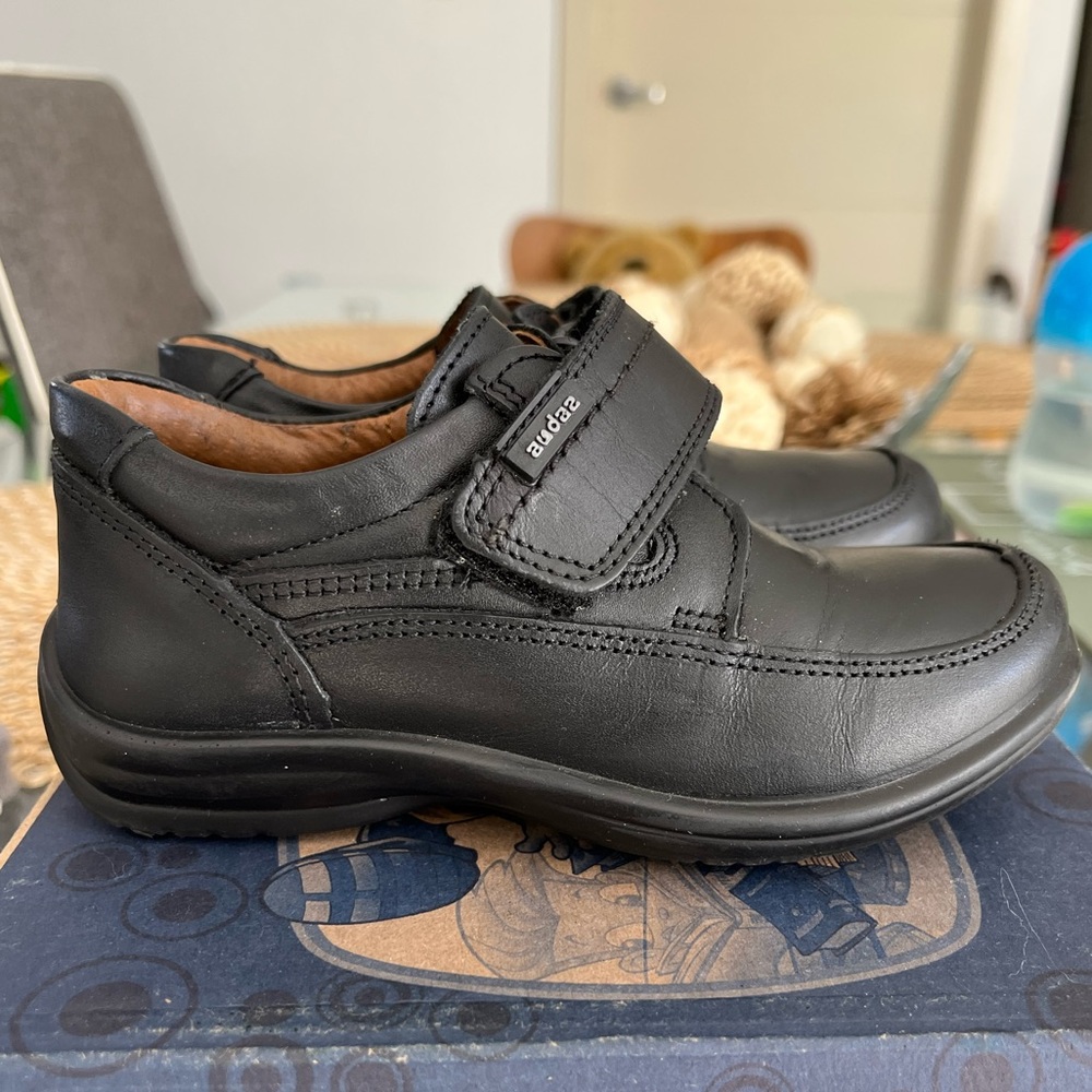 Audaz black leather toddler shoes size 8